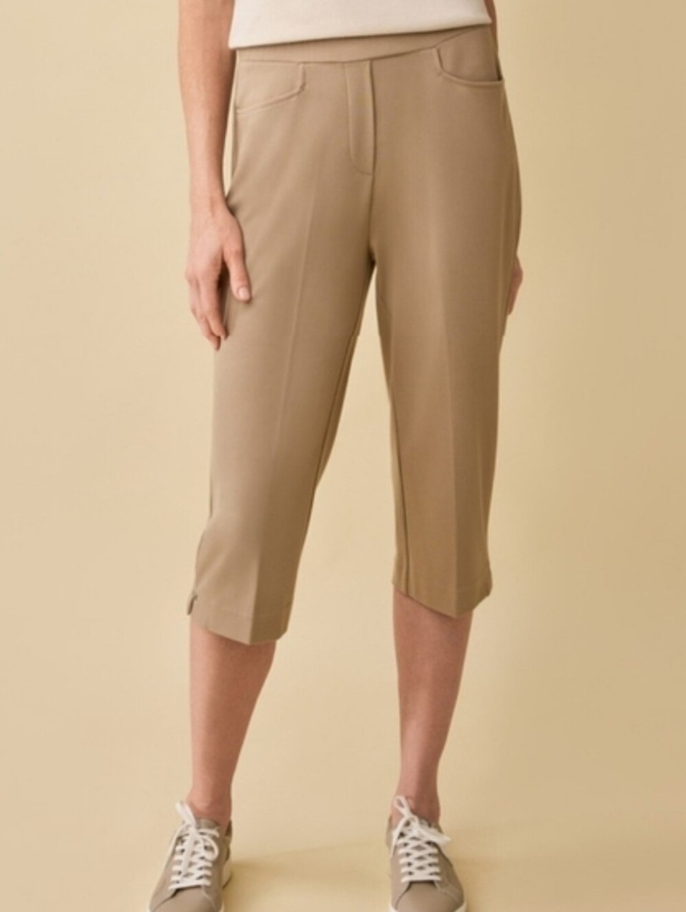 Northern Reflections Slim Pull-On Capri Pants in Taupe, Size Medium EUC